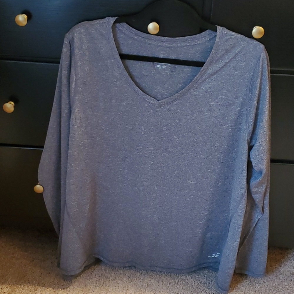 Athletic long sleeve shirt